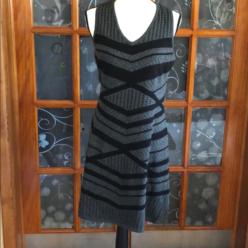 Sleeveless knit gray with black accents SZ L